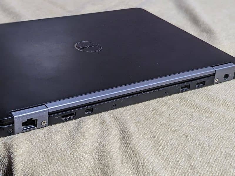 Dell Latitude e7270 8gb ddr 4 ram 256 ssd 8