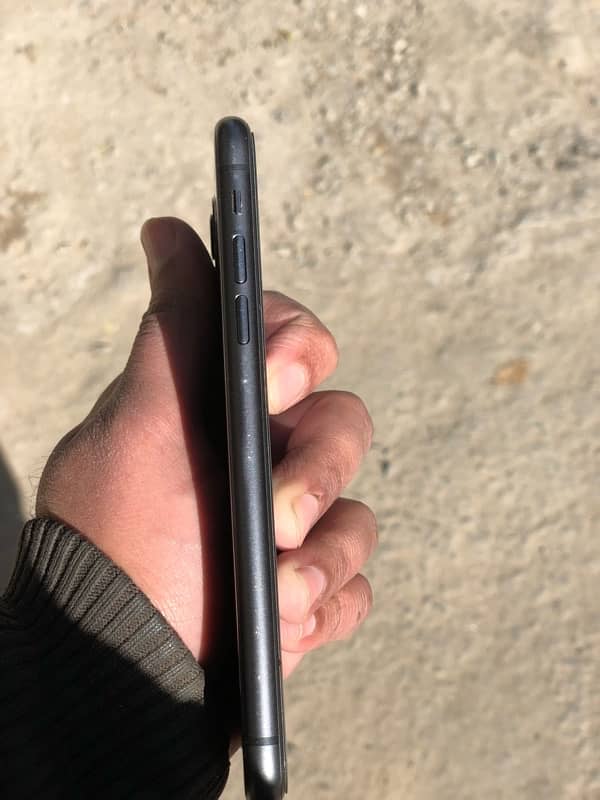 iphone 11 10/10 condition battery 83 1