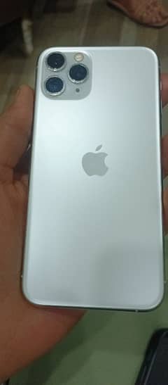 iphone 11 pro 10/10 condition health 80 % white color 2 months simwork