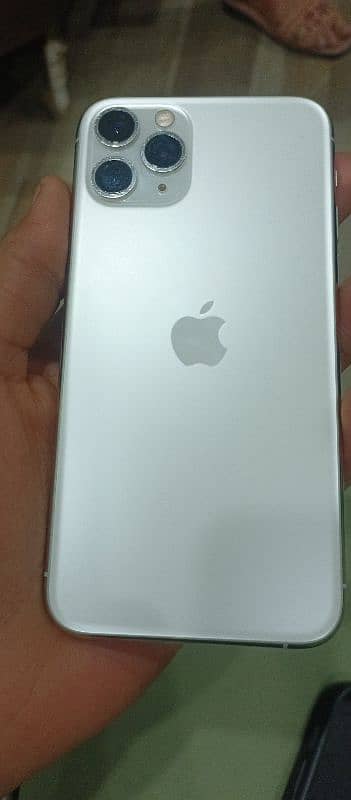 iphone 11 pro 10/10 condition health 80 % white color 2 months simwork 0