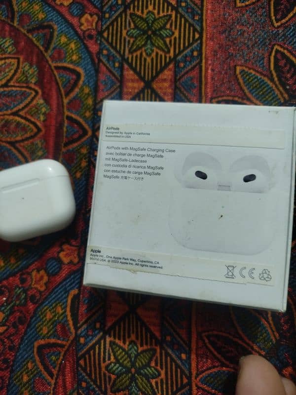 Apple original air pods (3rd Generation) box sath hai. price 40000 1