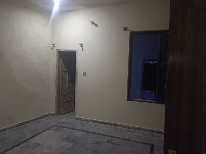 Portion for rent location walyat homes for bachelor for family available 2bed tv lounge darwing room kithen 3bath bijli miter seprat tanks sperat 3