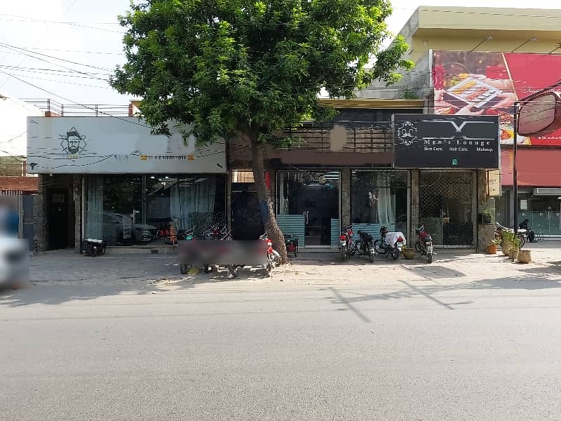 A Prime Location 1 Kanal Building Is Up For Grabs In Model Town 2