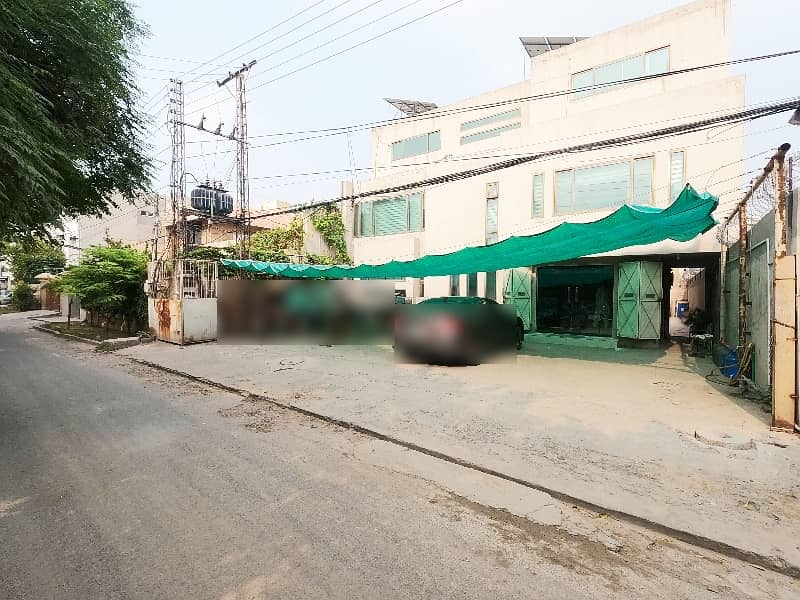 Prime Location Building Of 1 Kanal In Model Town - Block M Is Available 1