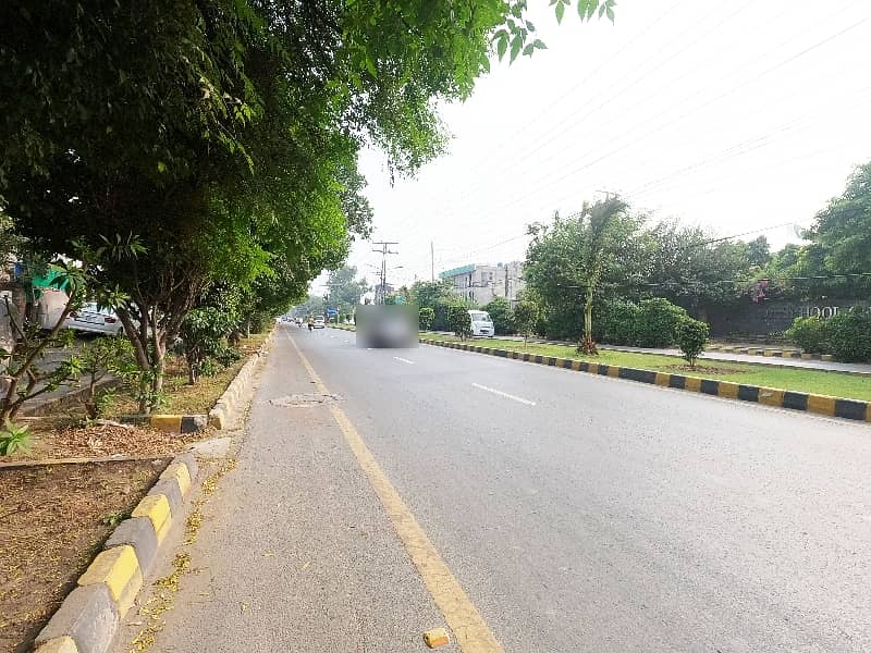 Prime Location Building Of 1 Kanal In Model Town - Block M Is Available 4