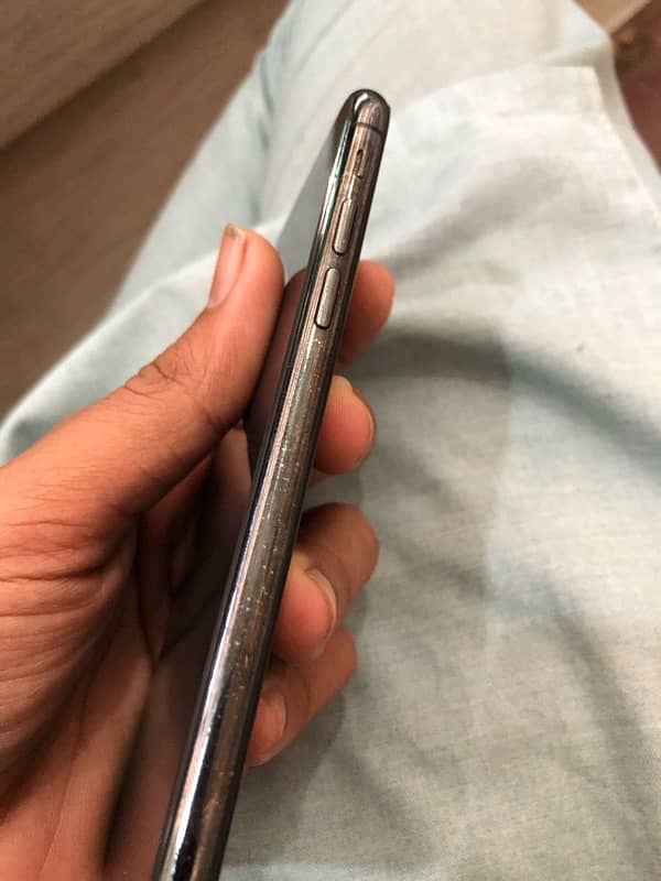 iPhone x 46GB 2