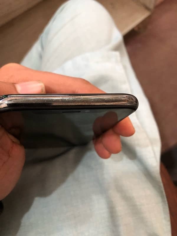 iPhone x 46GB 3