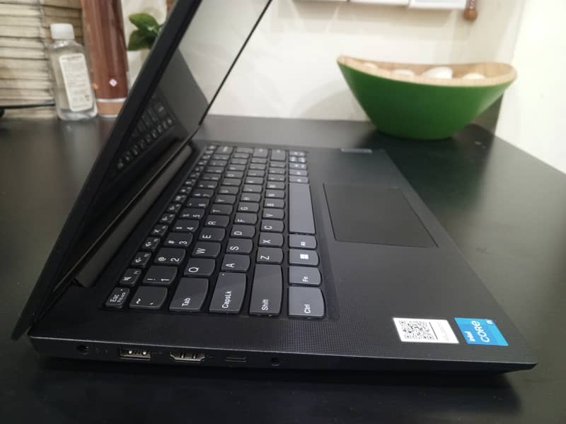 Lenovo V14 G3 12th gen / Core-i5 / 8GB RAM / 256-GB SSD 2