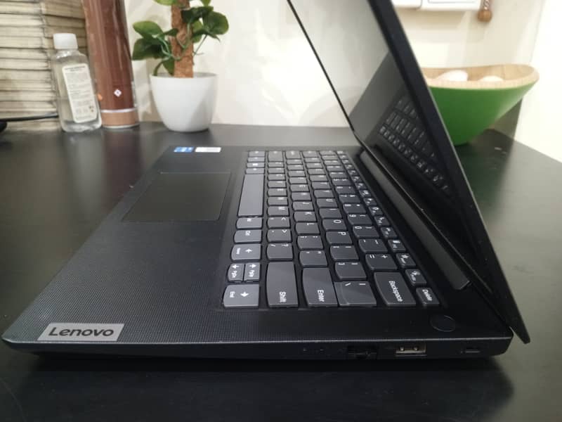 Lenovo V14 G3 12th gen / Core-i5 / 8GB RAM / 256-GB SSD 3