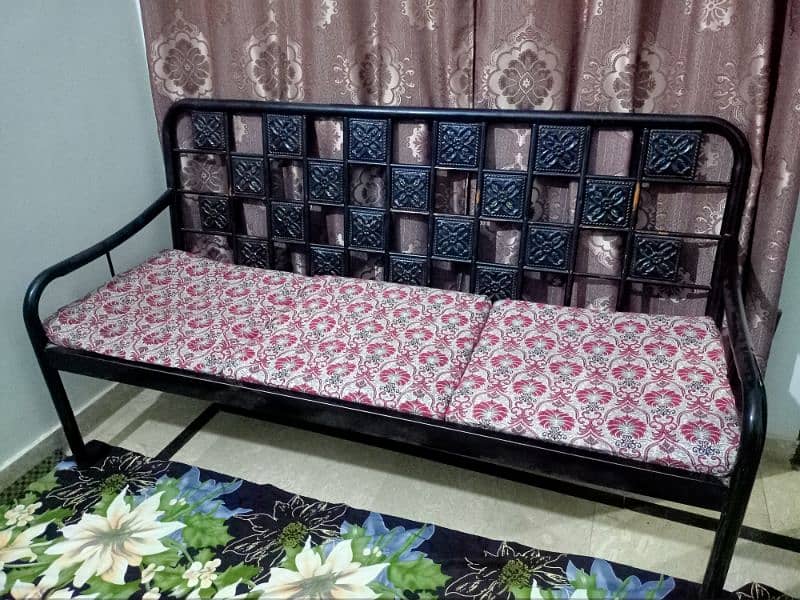 Iron sofa set good condition 0