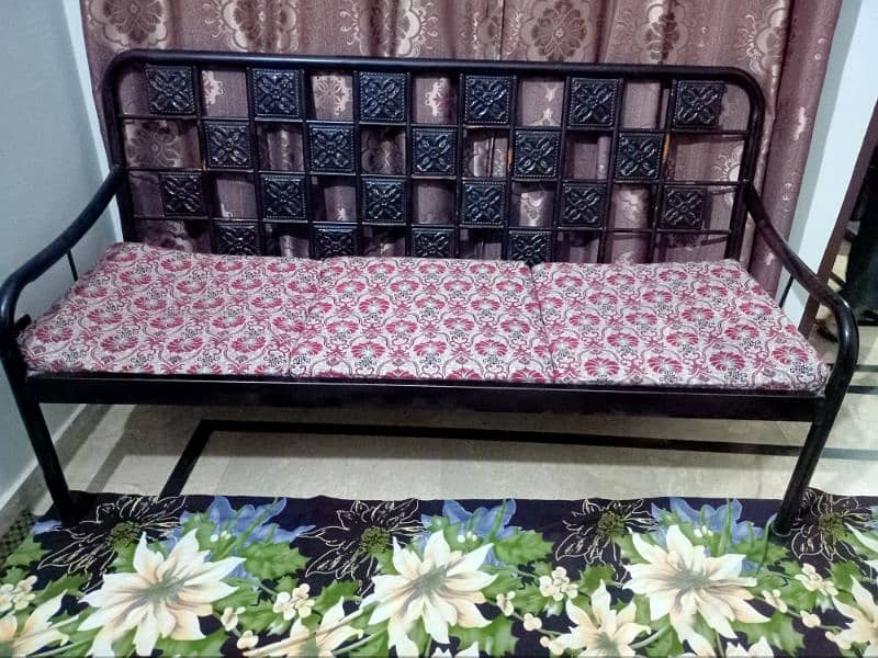 Iron sofa set good condition 2