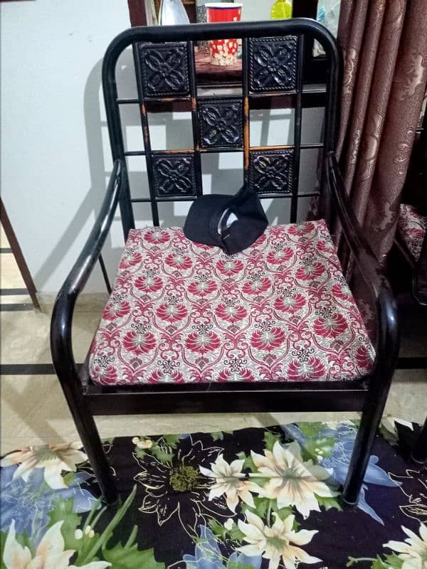 Iron sofa set good condition 3