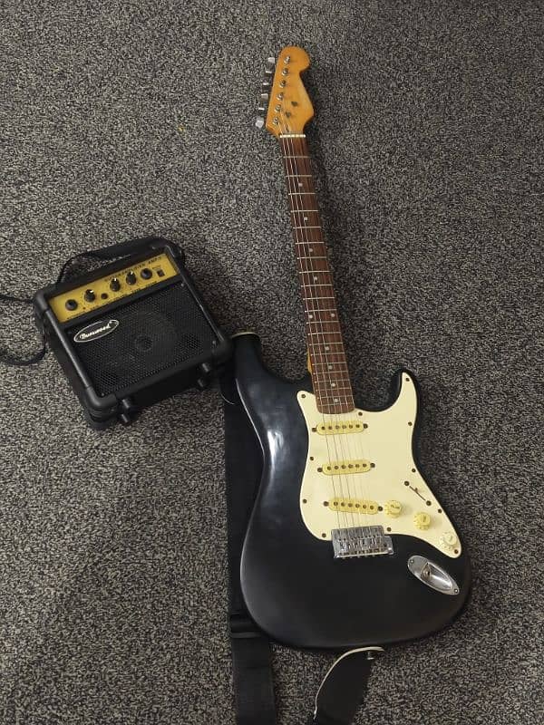 Storm Stratocaster Electric Guitar with Amplifier 0