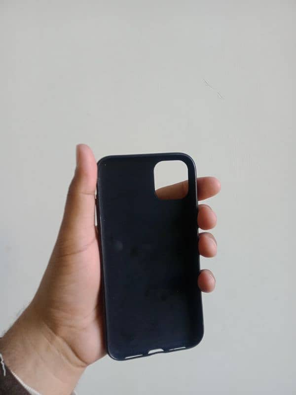 i phone 11 cases used like New available in reason able price 5