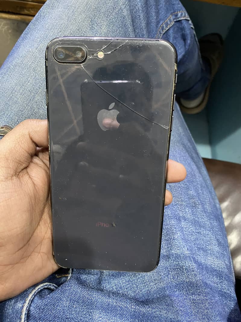 Apple iPhone 8 Plus 1