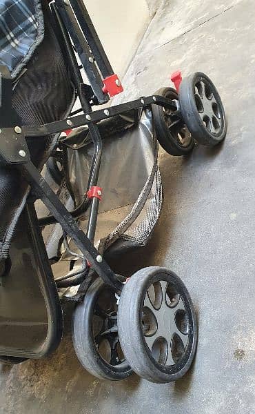 Baby pram/ stroller/ push chair at very good price 4