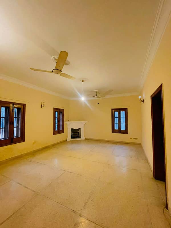 Stunning 1 Kanal House for Rent in DHA Phase 3 12