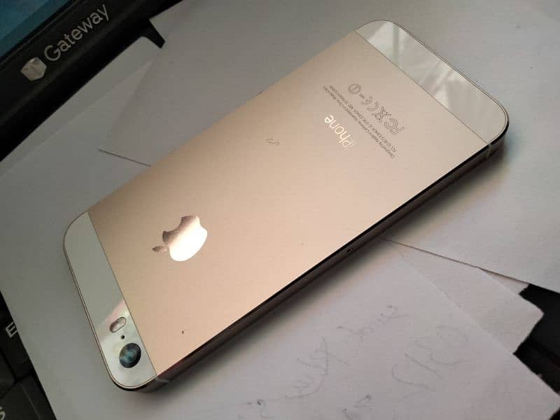 iphone 5s new condition 10.10 non PTA camera wifi fingers 0