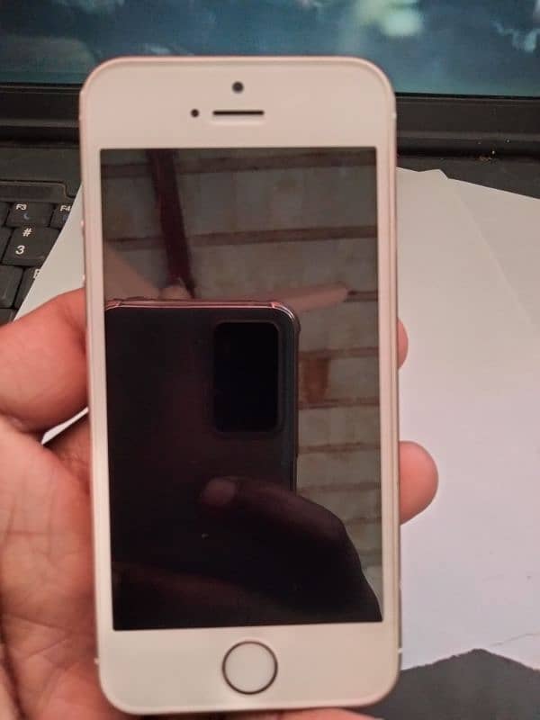 iphone 5s new condition 10.10 non PTA camera wifi fingers 2