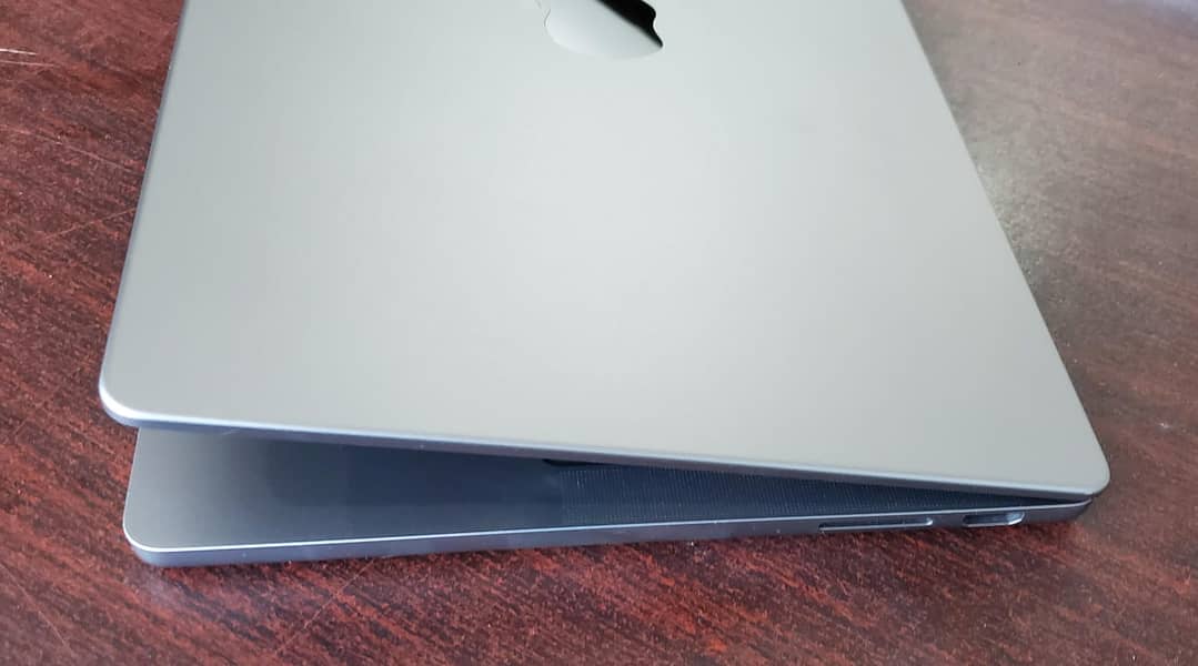 MACBOOK PRO M3 14" 8GB RAM 512GB SSD SPACE GREY 5