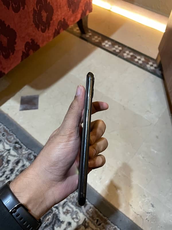 Iphone 11 pro max PTA Aproved 4