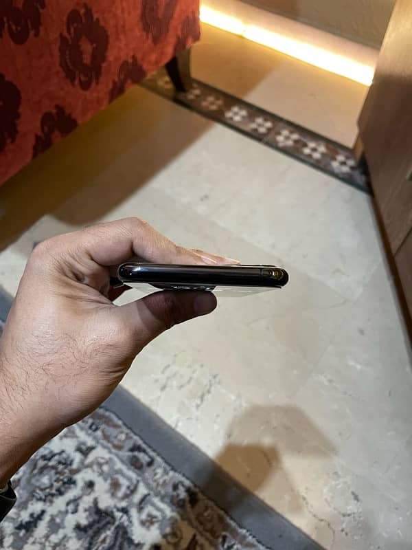 Iphone 11 pro max PTA Aproved 5