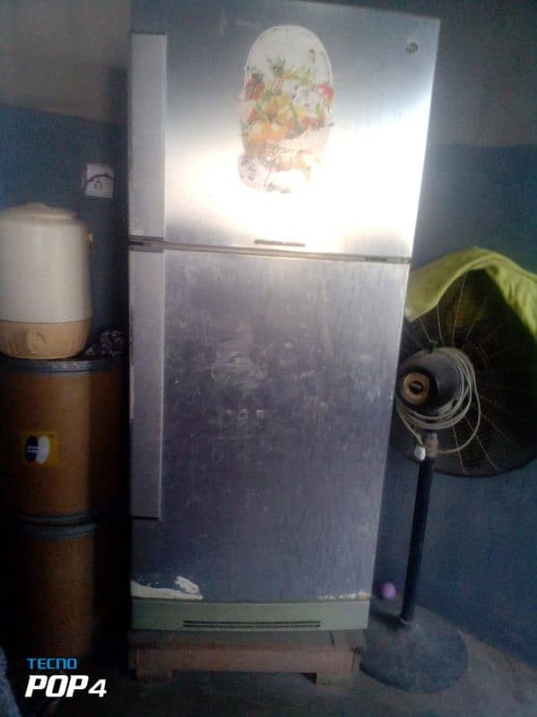 pel fridge in good condition 0