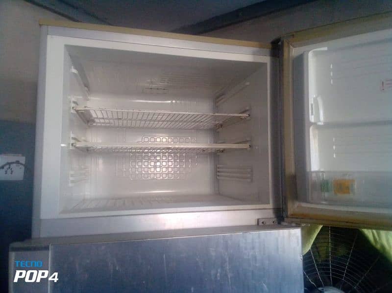 pel fridge in good condition 1