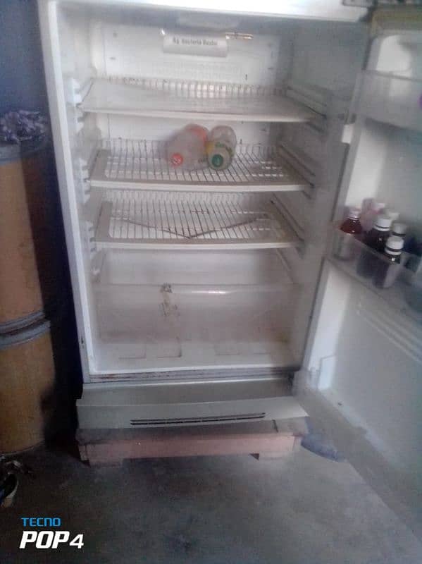 pel fridge in good condition 2