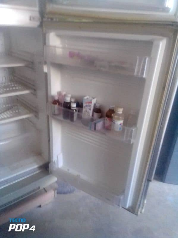 pel fridge in good condition 3