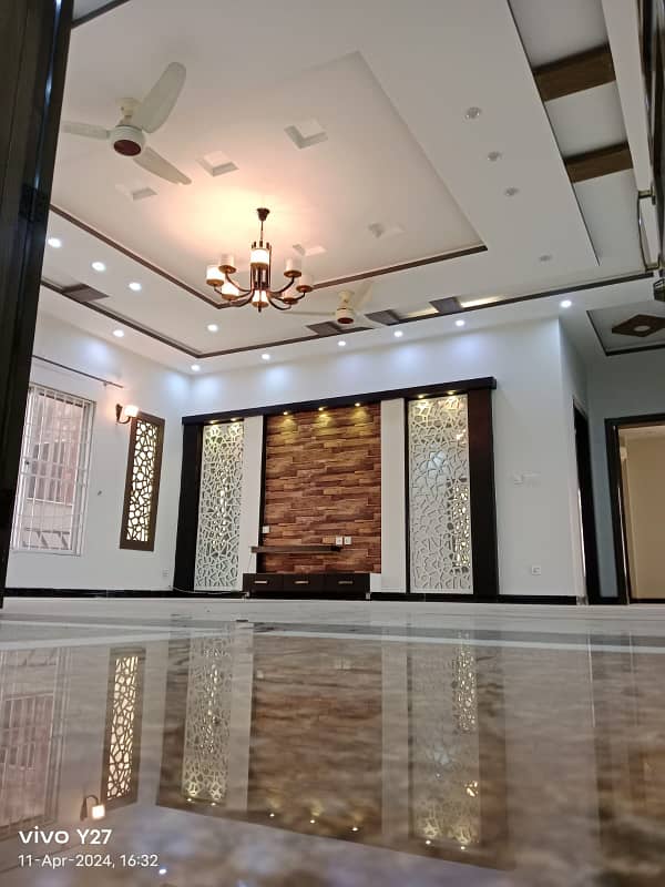 1 Kanal Elegant Full House Available for Rent 3