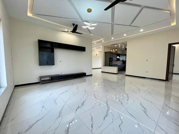 1 Kanal Designer Luxurious Portion Available For Rent In Phase 8 0