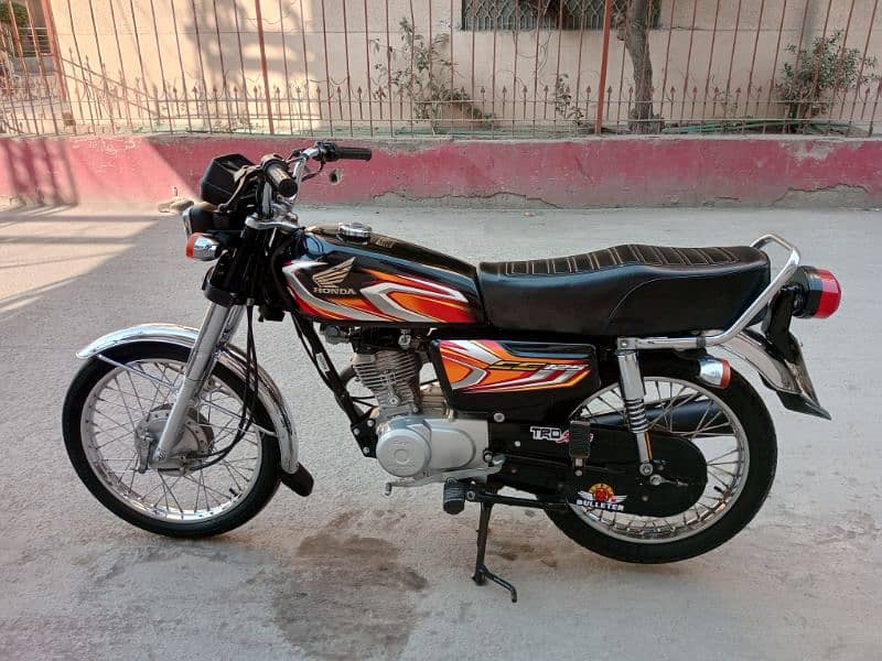 Honda CG 125 2022 Model Lush Condition (0/3/2/0/4/0/9/2/4/2/9) 2