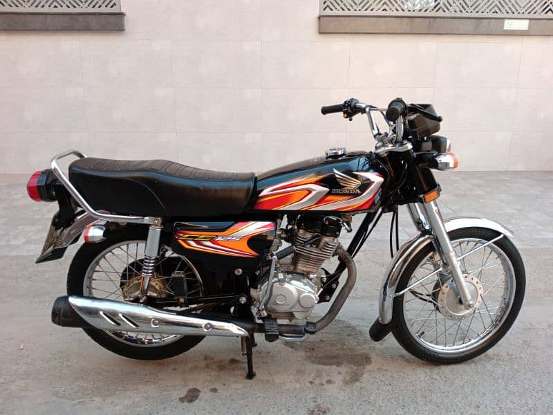 Honda CG 125 2022 Model Lush Condition (0/3/2/0/4/0/9/2/4/2/9) 3