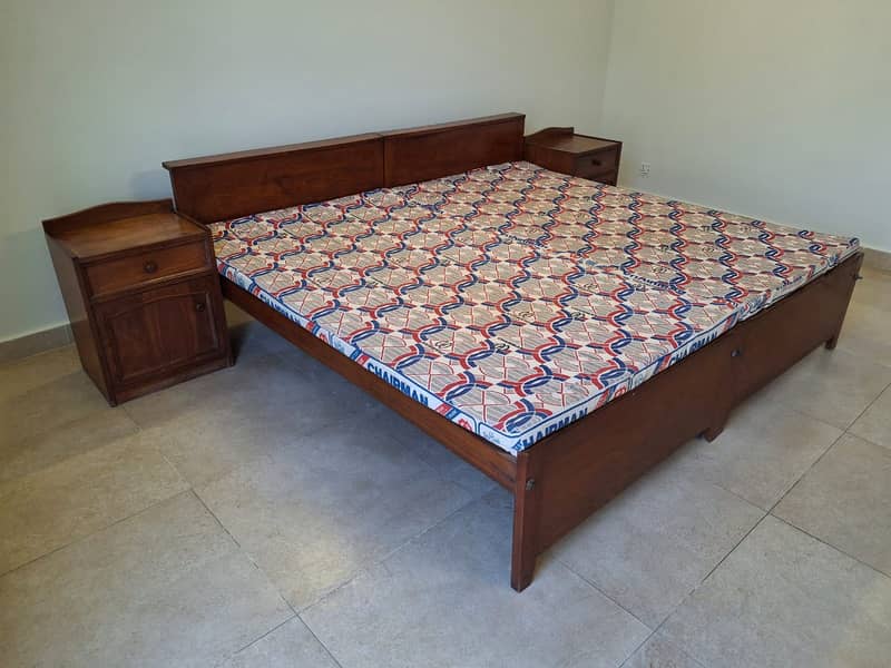 Solid Wood 2 Single Beds With Side Tables And With Matress 2