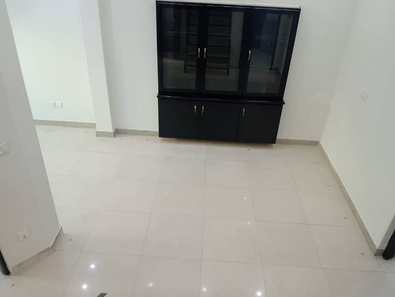 A beautiful 5 Marla house for rent in DHA, Phase 3, Block Z. 8