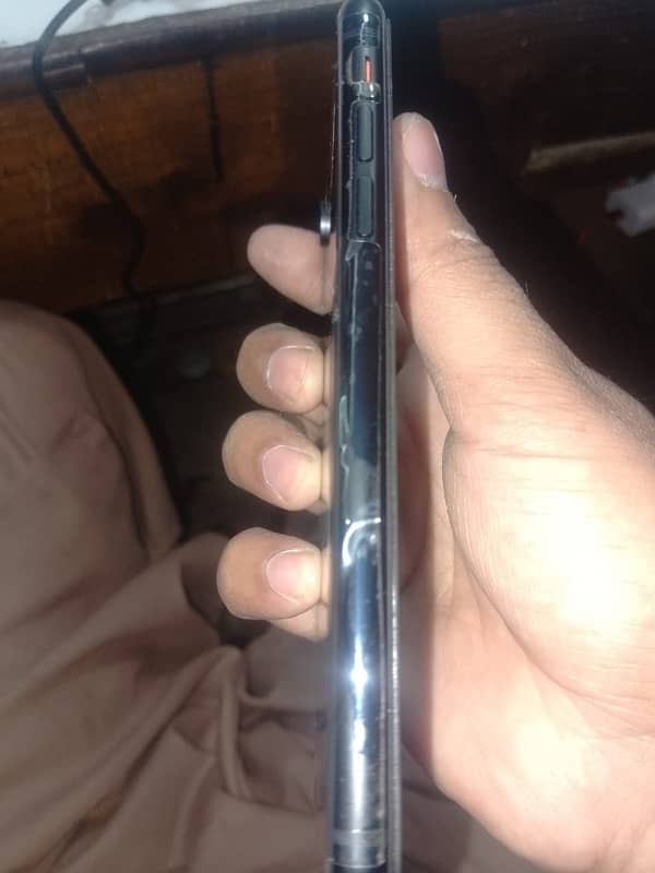 Bilkul 10 by 10 condition all ok phone new charger 3