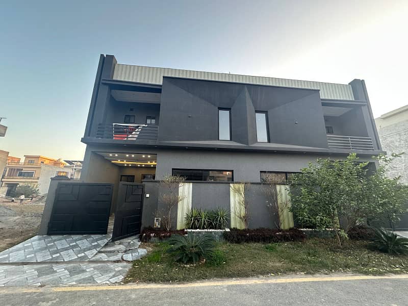 Stunning 5 Marla Home with 4 Bedrooms, 5 Bathrooms & Modern Features Perfect for Large Families 0