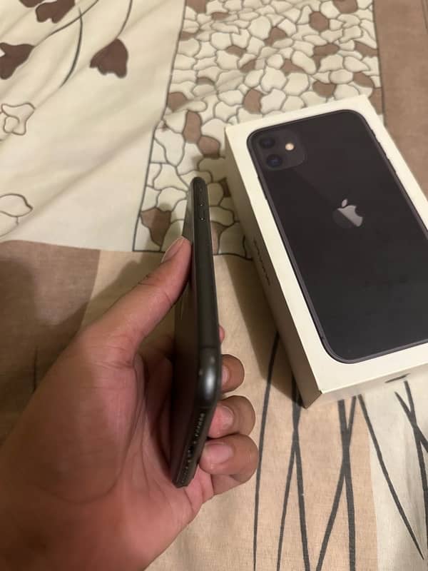 IPHONE 11 with box PTA approved 4