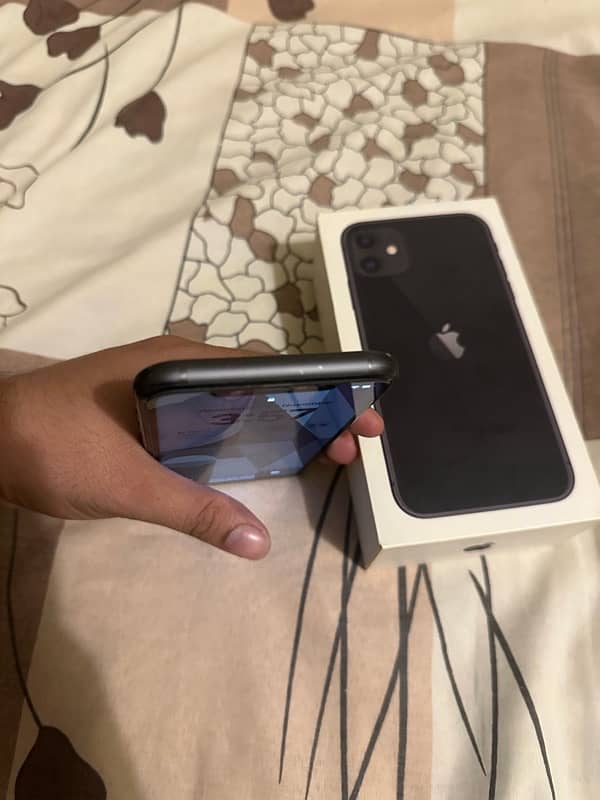 IPHONE 11 with box PTA approved 5