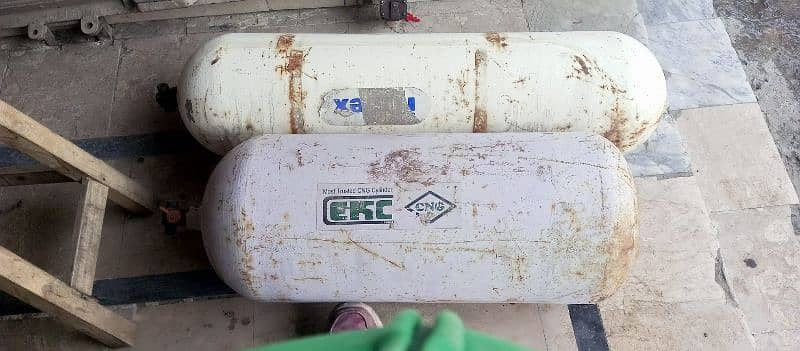 2 Cng cylinder with kits 3