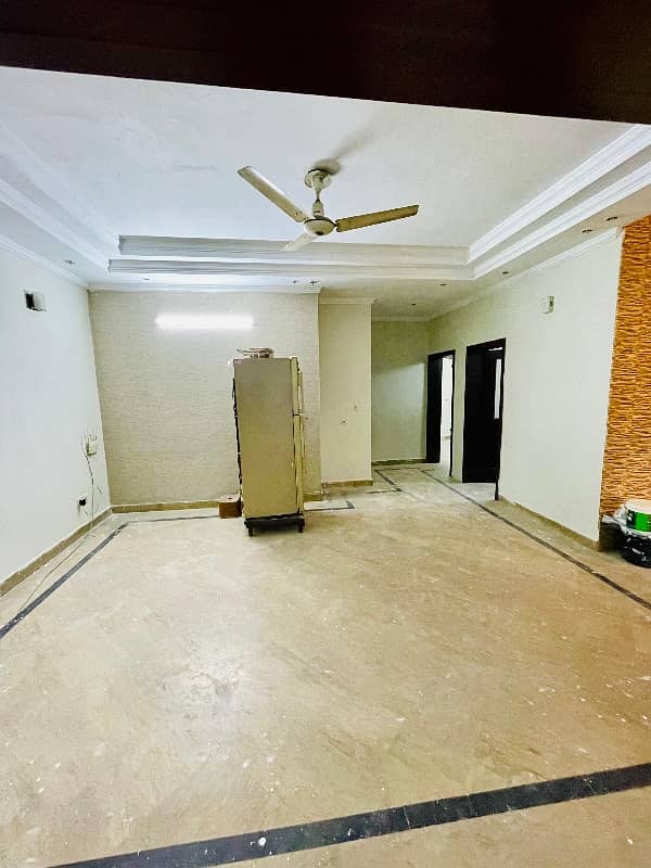 10 Marla House For Rent Wapda Town 4