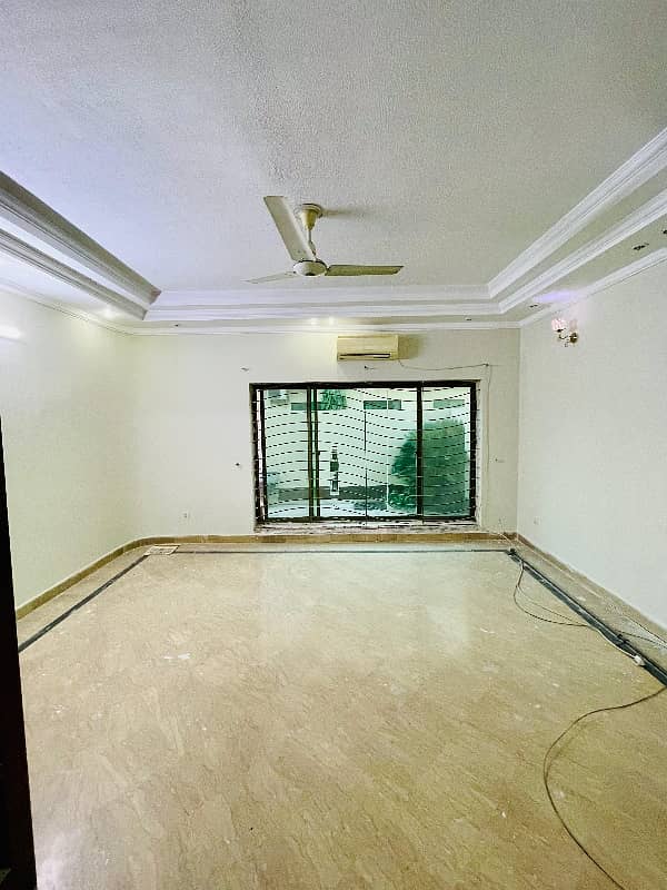 10 Marla House For Rent Wapda Town 5