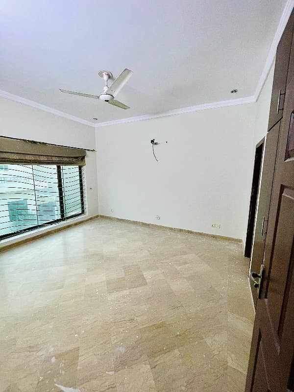 10 Marla House For Rent Wapda Town 7