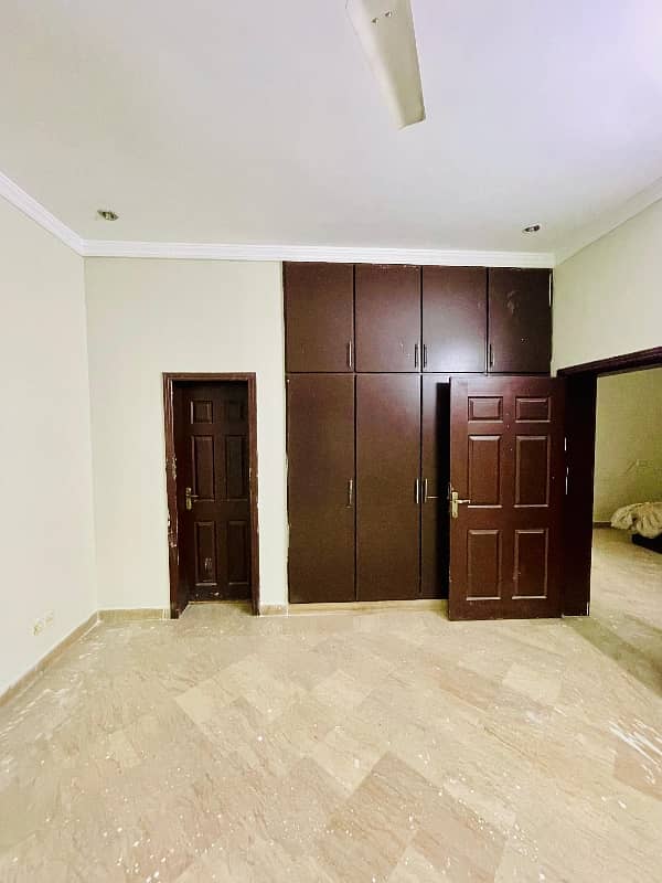 10 Marla House For Rent Wapda Town 8