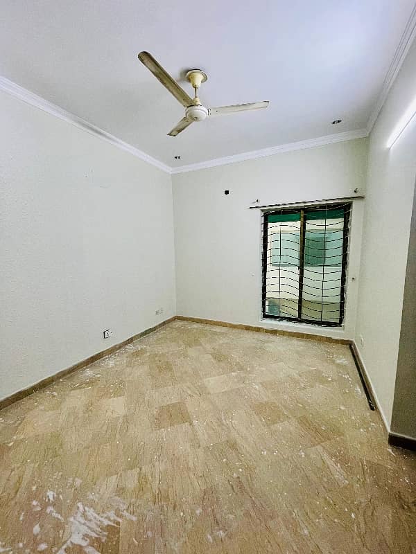 10 Marla House For Rent Wapda Town 12