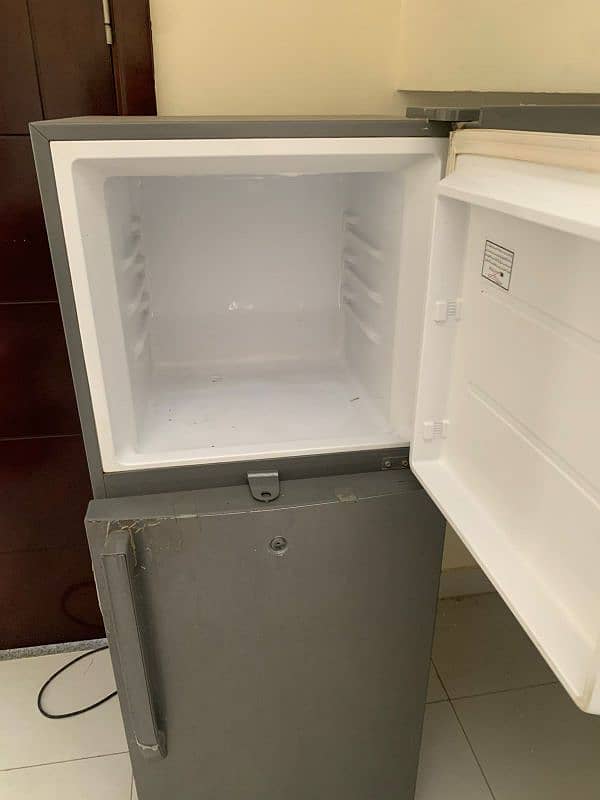 Haier fridge 10cft 9/10 condition 0