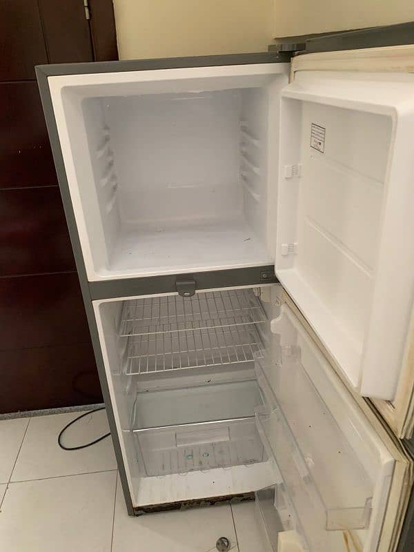 Haier fridge 10cft 9/10 condition 2