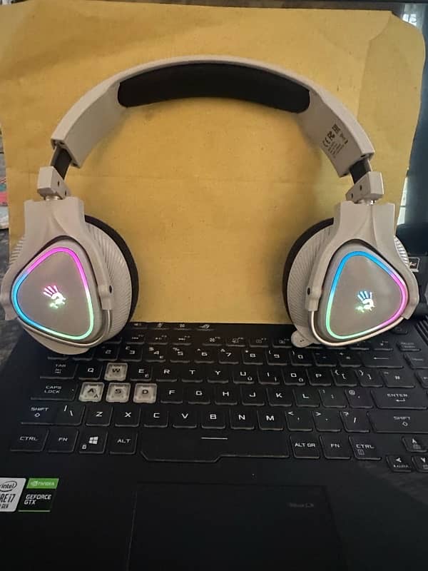 Bloody MR710 RGB Wireless/Wired Gaming Headset. headphone 2