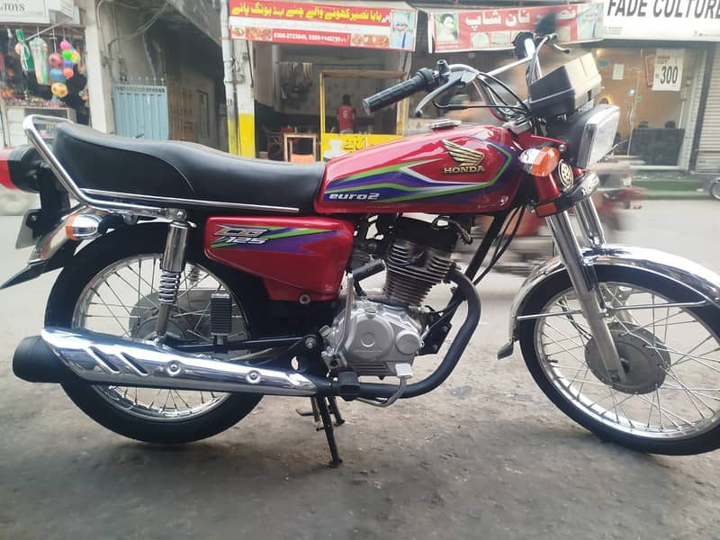 Very cheap price Honda CG 125Lush condition urgently sale please conta 0